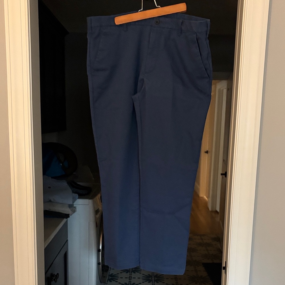 Izod Straight leg Men's Blue Khakis. 38x30